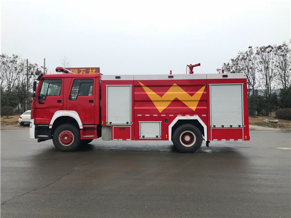 8噸豪沃單橋泡沫消防車