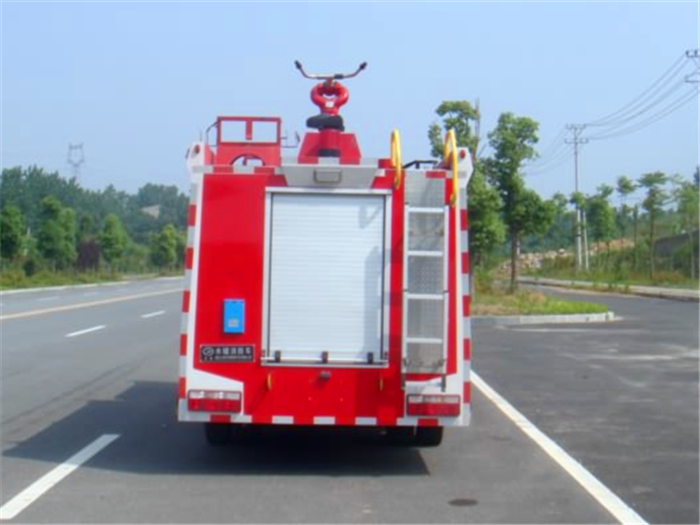 3.5噸東風(fēng)大多利卡水罐消防車