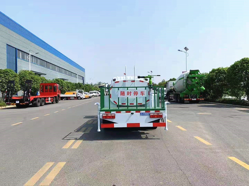 東風多利卡5噸純電動灑水車